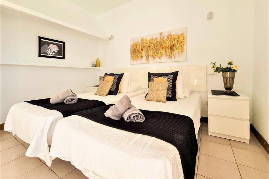 Stunning Sea View Villa With 6 Bedrooms & Heated Pool - Villa Renaissance Playa Blanca  Bilik gambar