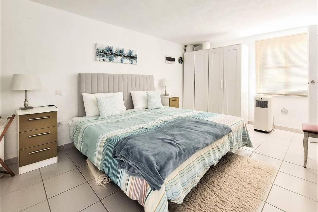 Stunning Sea View Villa With 6 Bedrooms & Heated Pool - Villa Renaissance Playa Blanca  Bilik gambar