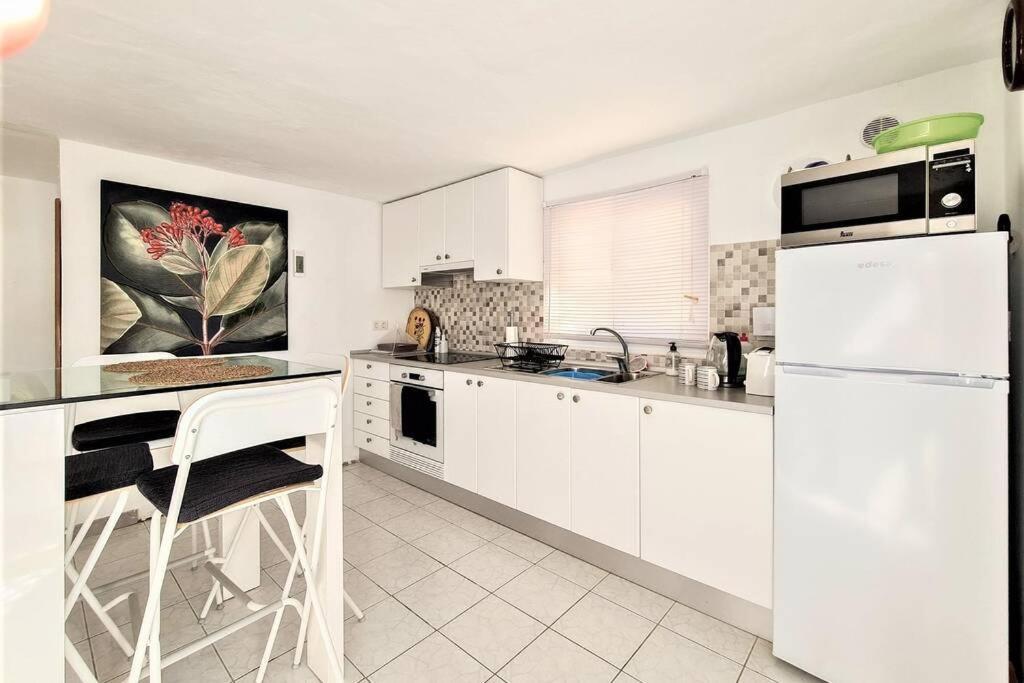 Stunning Sea View Villa With 6 Bedrooms & Heated Pool - Villa Renaissance Playa Blanca  Bilik gambar